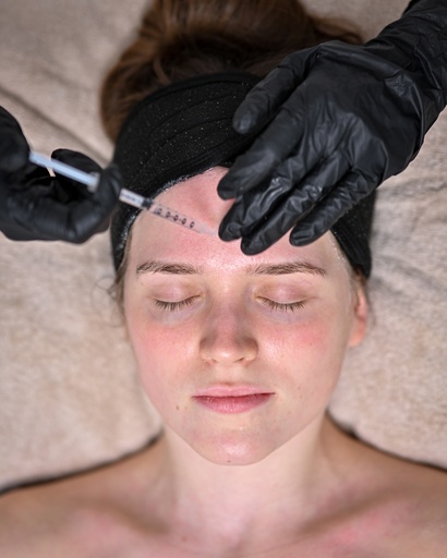 Microneedling med 3% DMAE 1500,-